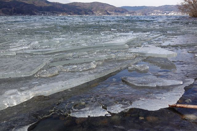 諏訪湖の寄せ氷り