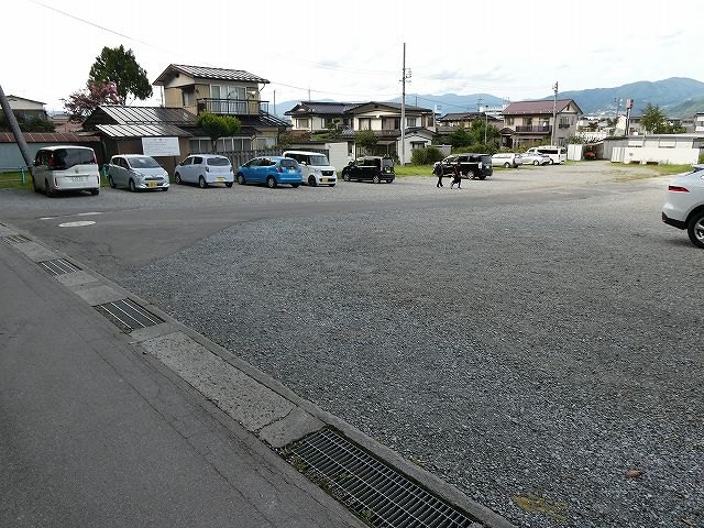 本宮大鳥居東側の駐車場