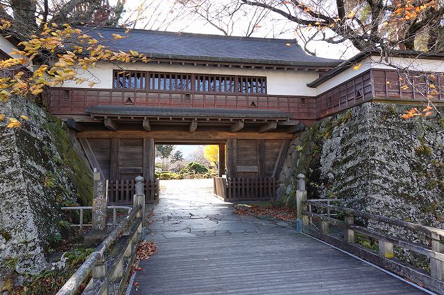 高島城冠木門