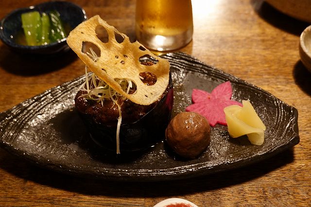 板前キッチン兎の焼き物は米茄子牛そぼろ味噌田楽です