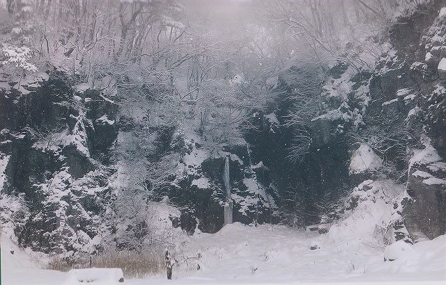 幕岩の冬