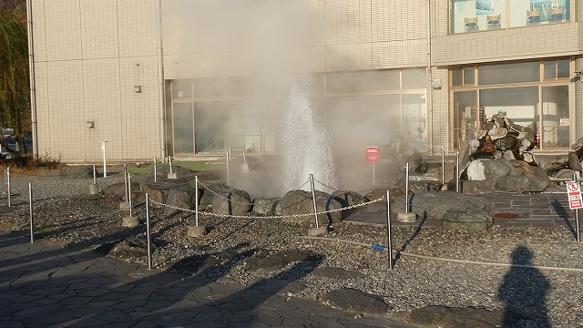 諏訪湖間欠泉センター