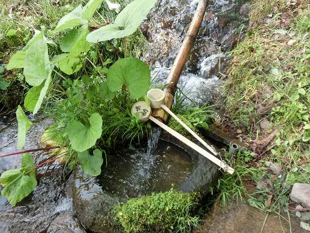 上社前宮と水眼の清流