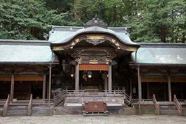 諏訪大社の本宮拝殿
